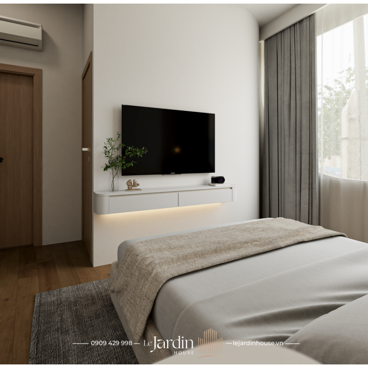 NHÀ PHỐ CÁCH MẠNG THÁNG 8