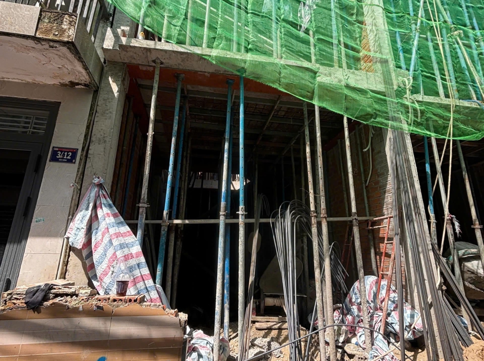 Đổ sàn lầu 2, cất nóc 28/11