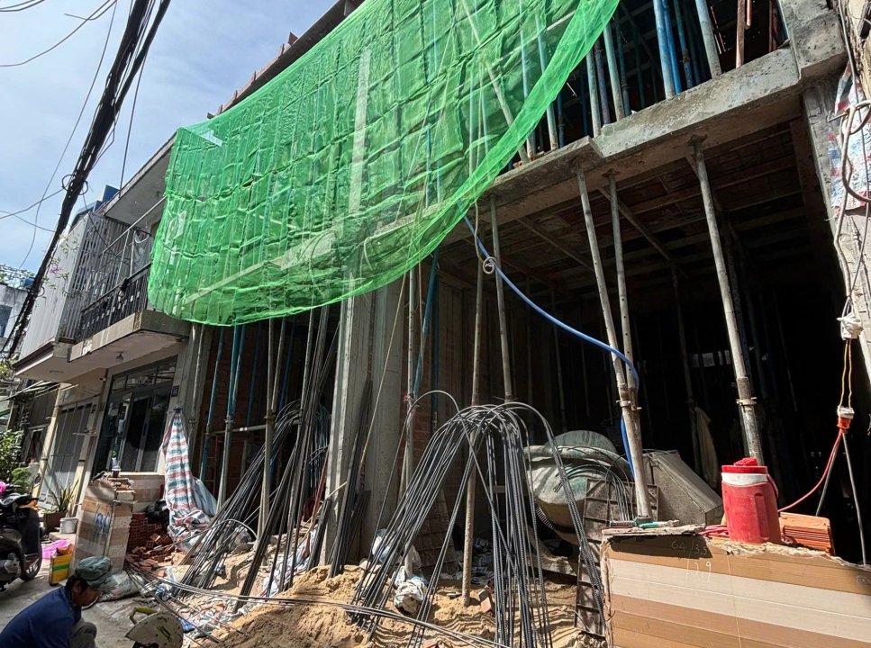 Đổ sàn lầu 2, cất nóc 28/11